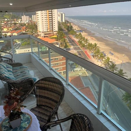 Mongagua Com Vista Para O Mar Pe Na Areia Exterior photo