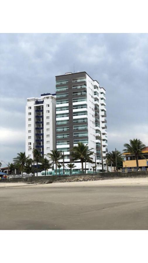 Mongagua Com Vista Para O Mar Pe Na Areia Exterior photo