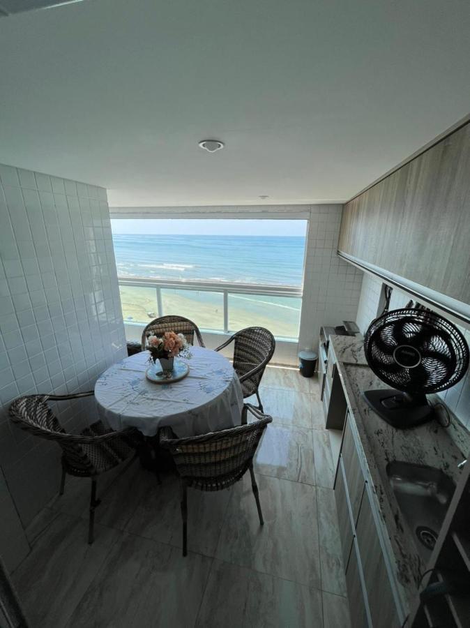 Mongagua Com Vista Para O Mar Pe Na Areia Exterior photo